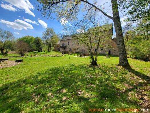 Propriété à vendre 535 000 € 10 pièces 6 chambres 355 m² 22 401 m² de terrain Château-Chervix 87380