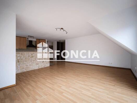 Appartement à louer 755 € 3 pièces 2 chambres 78,7 m² 3ème étage Issenheim 68500