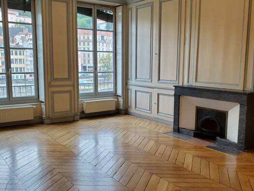 Appartement à louer 999 € 2 pièces 1 chambre 68,4 m² 2ème étage Saint Vincent Lyon 1er arrondissement 69001