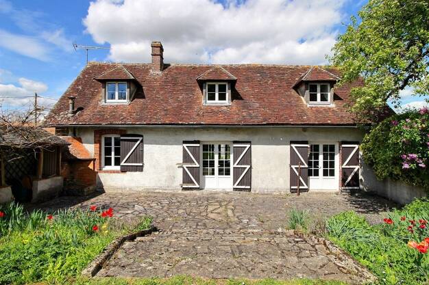 Maison à vendre 254 400 € 6 pièces 5 chambres 155 m² 2 014 m² de terrain Maintenon 28130