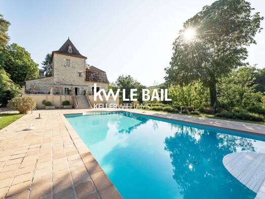 Maison à vendre 1 320 000 € 7 pièces 5 chambres 435 m² 37 341 m² de terrain Puy-l'Évêque 46700