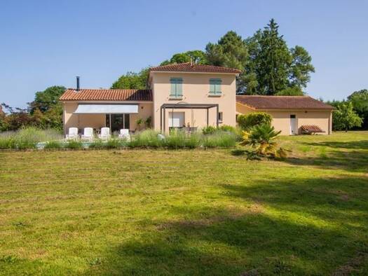 Maison à vendre 384 345 € 4 pièces 3 chambres 144 m² 3 550 m² de terrain Chamboret 87140