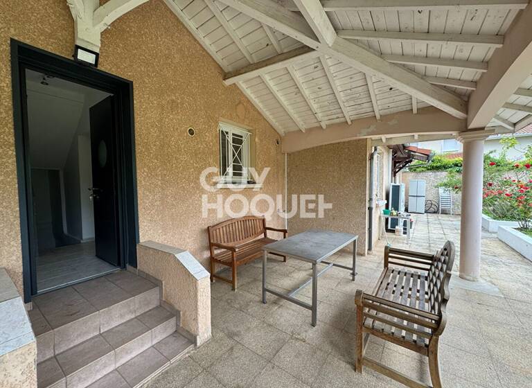 Maison à louer 1 100 € 4 pièces 2<br/>chambres 65 m²<br/>superficie La-Soie Decines Charpieu 69150