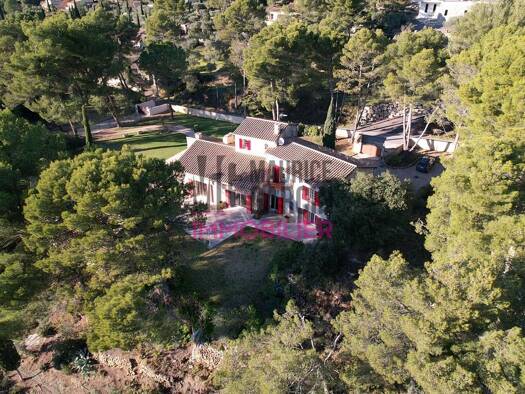 Maison à vendre 1 580 000 € 14 pièces 4 chambres 250 m² 4 016 m² de terrain Beaumes-de-Venise 84190