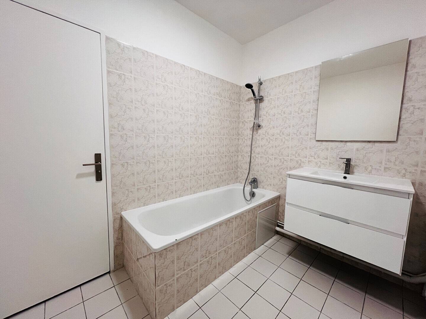 Maison à louer, 67m², COURBEVOIE