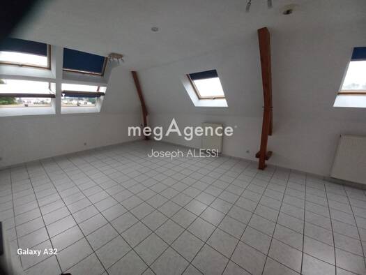 Duplex à vendre 129 000 € 4 pièces 2 chambres 93 m² Étage 4/4 Belle-Vue Garang Creutzwald 57150
