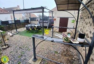 Maison à vendre 109 000 € 5 pièces 4 chambres 118 m² 974 m² de terrain Huriel 03380