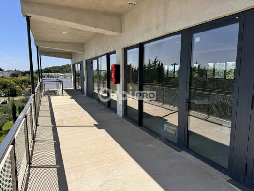 Espace bureau à vendre 669 500 € 200 m² de bureaux divisible jusqu'à 200 m² Avignon 84140