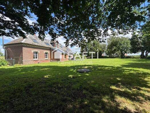 Maison à vendre 266 000 € 8 pièces 4 chambres 181 m² 1 835 m² de terrain Hypercourt 80320