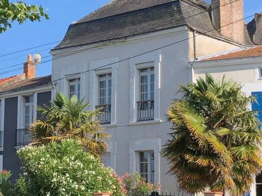 Maison à louer 1 325 € 7 pièces 5 chambres 182 m² Paimboeuf 44560