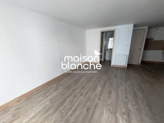 Appartement à louer 405 € 1 pièce 28,4 m² RDC/1 Centre Ville Niort 79000