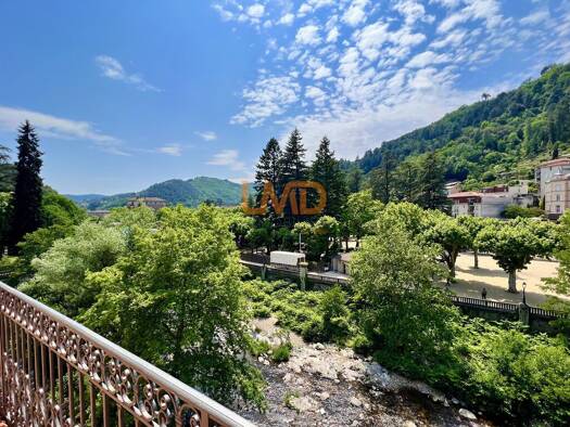 Appartement à vendre 525 000 € 15 pièces 10 chambres 195 m² 2 étages Vals-les-Bains 07600