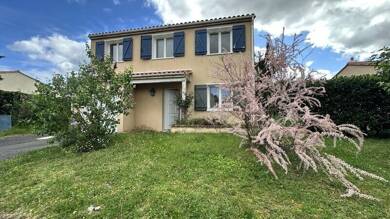 Maison à vendre 202 920 € 5 pièces 4 chambres 120 m² 611 m² de terrain Nord Soyaux 16800