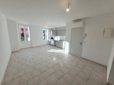 Appartement à louer 930 € 3 pièces 2 chambres 88,7 m² 1er étage La Ville Lorgues 83510