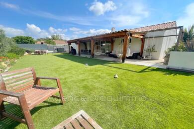 Maison de plain-pied à vendre 449 000 € 5 pièces 3 chambres 93 m² 833 m² de terrain Trans-en-Provence 83720