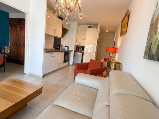 Appartement à vendre 225 000 € 2 pièces 1 chambre 43 m² Étage 2/4 Jonquieres Centre Martigues 13500