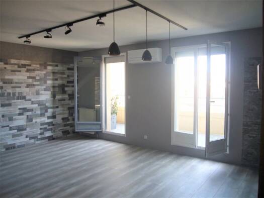 Appartement à louer 1 029 € 5 pièces 4 chambres 101,1 m² Étage 4/5 Romans-sur-Isère 26100