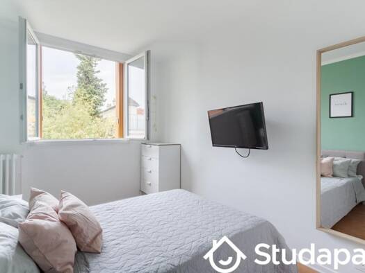 Studio à louer - logement étudiant 750 € 1 pièce 4 chambres 9 m² 1er étage Centre-Voltaire Asnières-sur-Seine 92600