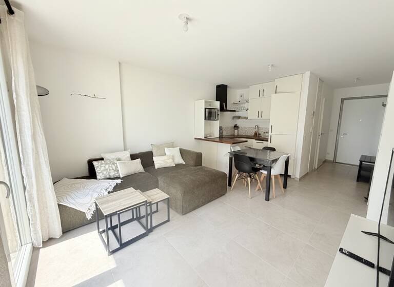 Appartement à louer 1 500 € 2 pièces 1<br/>chambre 46 m²<br/>superficie 1/4<br/>étage Ferney Voltaire 01210