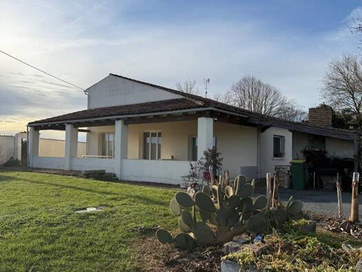Maison à vendre 264 000 € 6 pièces 4 chambres 148 m² 2 500 m² de terrain Balanzac 17600