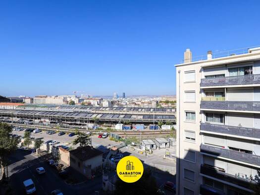 Appartement à vendre 130 000 € 1 pièce 36,5 m² 7ème étage Saint Charles Marseille 1er 13001