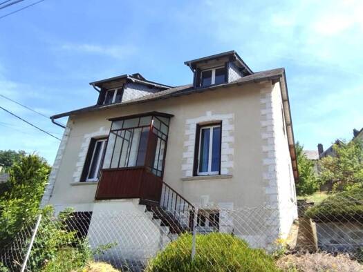 Maison à vendre 134 000 € 8 pièces 6 chambres 132 m² 1 134 m² de terrain Couzergues Ussel 19200
