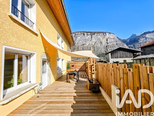 Maison à vendre 365 000 € 4 pièces 2 chambres 148 m² Magland 74300