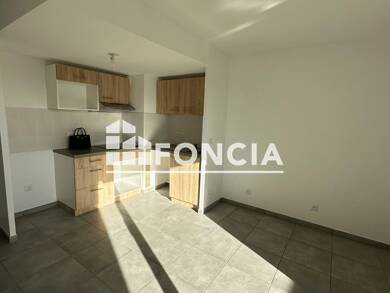 Appartement à louer 598 € 2 pièces 1 chambre 38,5 m² Étage 2/3 L'Isle-d'Abeau 38080