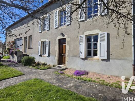 Maison à vendre 269 000 € 6 pièces 5 chambres 135 m² 7 328 m² de terrain Ébreuil 03450