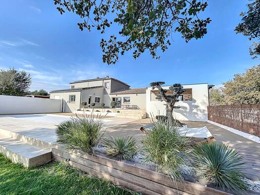 Maison à vendre 1 295 000 € 10 pièces 8 chambres 400 m² 13 000 m² de terrain Ouest Le Soler 66270