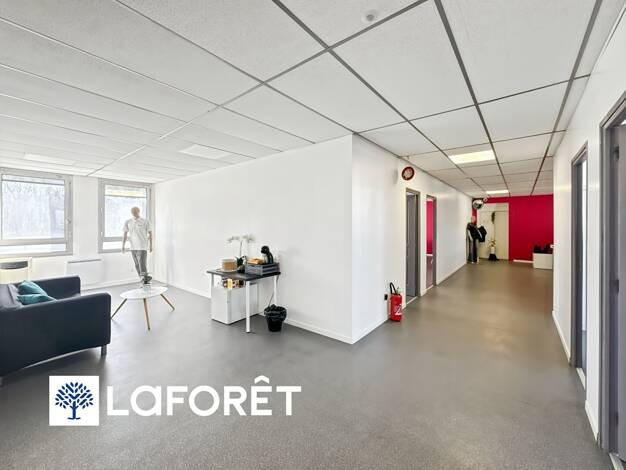 Espace bureau à vendre 224 500 € 209 m² de bureaux Saint Lazarre-Bois de l'Epine-Hippodrome Ris-Orangis 91130