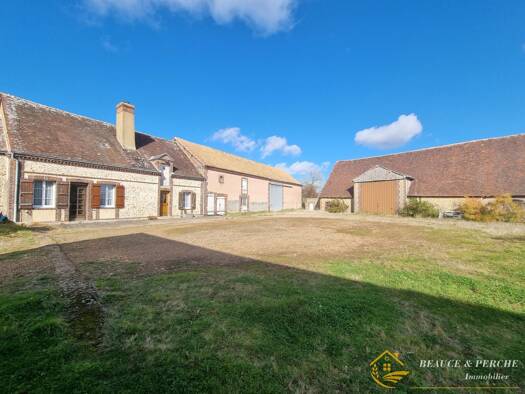 Ferme à vendre 219 450 € 4 pièces 2 chambres 154,5 m² 6 000 m² de terrain Illiers-Combray 28120