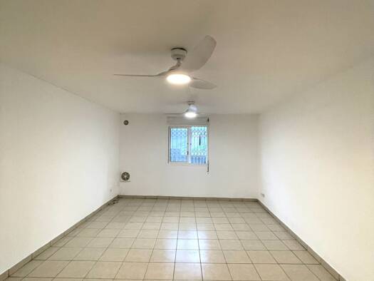 Appartement à louer 750 € 2 pièces 1 chambre 57 m² RDC/1 Saint-Denis 97400