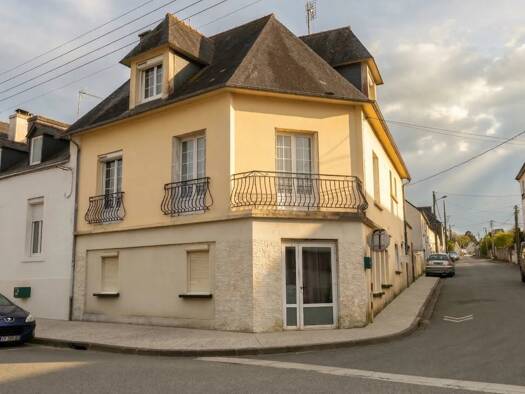 Immeuble à vendre 113 900 € 146 m² Ouest Carhaix-Plouguer 29270
