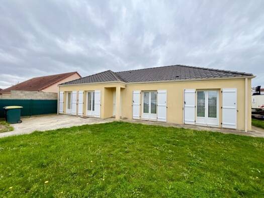 Maison de plain-pied à louer 990 € 4 pièces 3 chambres 92 m² Turly Bourges 18000