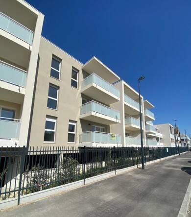 Appartement à louer 565 € 2 pièces 1 chambre 41 m² 1er étage Zone Industrielle Arles 13200