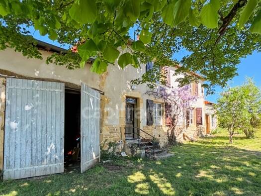 Maison à vendre 135 000 € 7 pièces 3 chambres 170 m² 7 889 m² de terrain Saint-Julien-de-Jonzy 71110