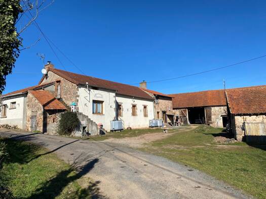 Ferme à vendre 185 000 € 6 pièces 3 chambres 120 m² 3 400 m² de terrain Lapalisse 03120