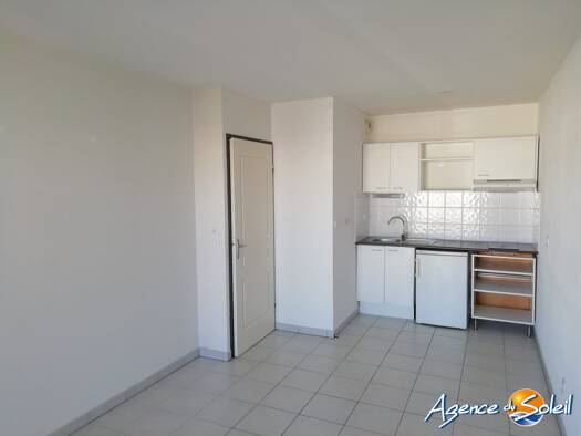 Appartement à louer 570 € 2 pièces 1 chambre 37,5 m² Étage 3/3 Croix de Poumeyrac Béziers 34500