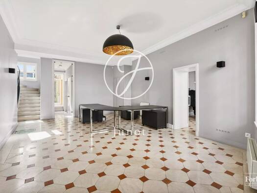 Espace bureau à vendre 2 050 000 € 333,83 m² de bureaux Domaine National du Château Versailles 78000
