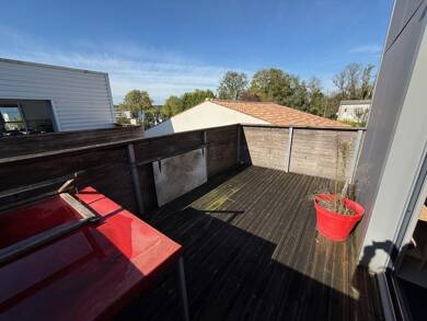 Espace bureau à vendre 159 750 € 72 m² de bureaux Centre Saintes 17100