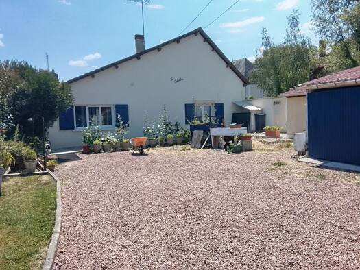 Maison en viager 37 000 € 4 pièces 2 chambres 156 m² 1 300 m² de terrain Mézières-en-Brenne 36290