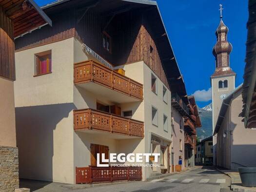 Immeuble à vendre 2 105 000 € 309 m² Bozel 73350