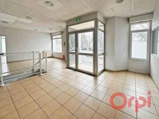 Local commercial à vendre 530 000 € Couronne Centrale Bourges 18000