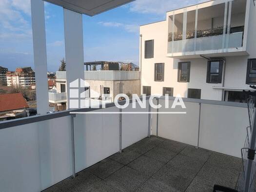 Appartement à louer 722 € 2 pièces 1 chambre 41,4 m² Étage 5/8 Ouest Ambilly 74100