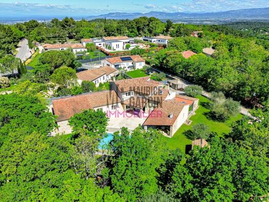 Maison à vendre 892 500 € 6 pièces 5 chambres 212,2 m² 2 548 m² de terrain La Roque-sur-Pernes 84210