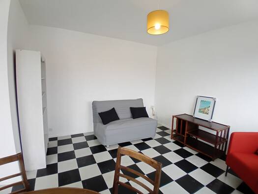 Appartement à louer 495 € 1 pièce 30 m² Étage 2/2 Doumer-Déportés Montargis 45200
