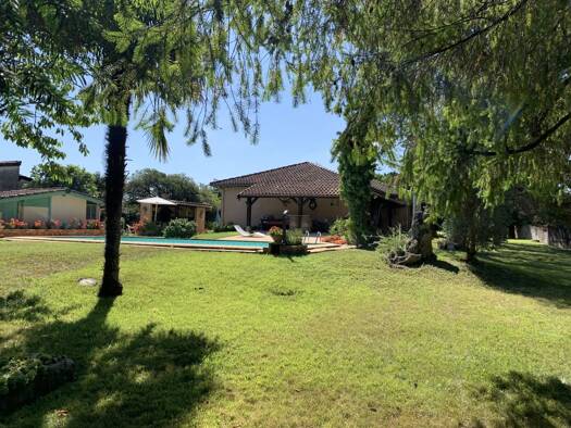 Villa à vendre 349 900 € 4 pièces 3 chambres 130 m² 2 650 m² de terrain Beautiran 33640