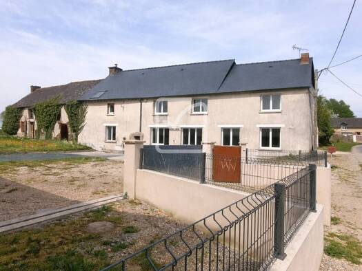 Maison à vendre 241 000 € 6 pièces 5 chambres 186 m² 1 590 m² de terrain Mauron 56430