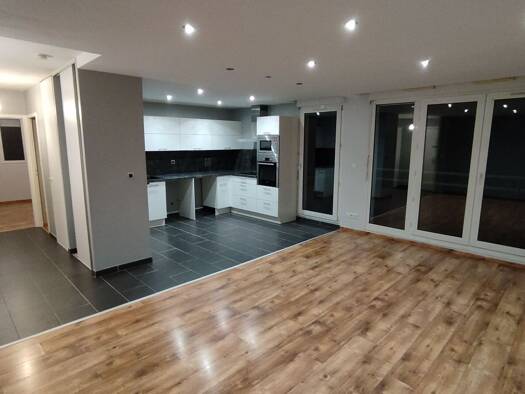 Appartement à louer 1 075 € 3 pièces 2 chambres 67 m² Étage 3/4 Arc Vouvray-Gare-Chatillon Valserhône 01200